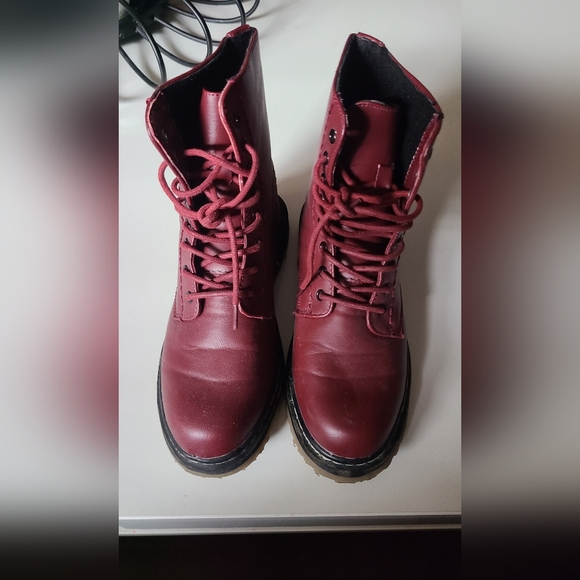 Size 9 Ardene Boots - Picture 1 of 3